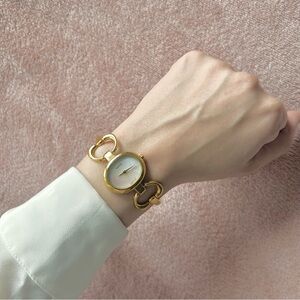 Rare Vintage Gucci 1600 Mother of Pearl Dial Quartz Gold Plated - 26mm